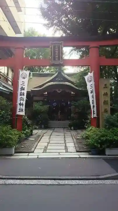 三崎稲荷神社の鳥居