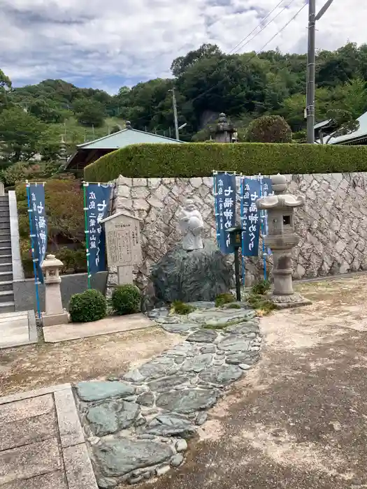 聖光寺の建物その他