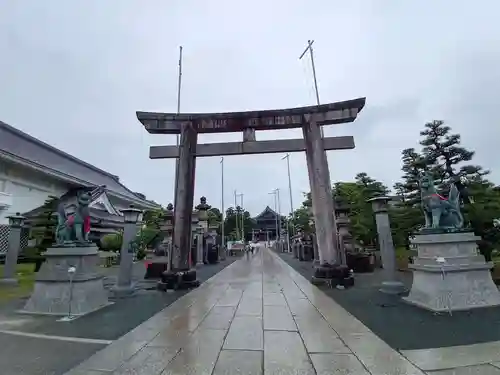 豊川閣　妙厳寺の鳥居