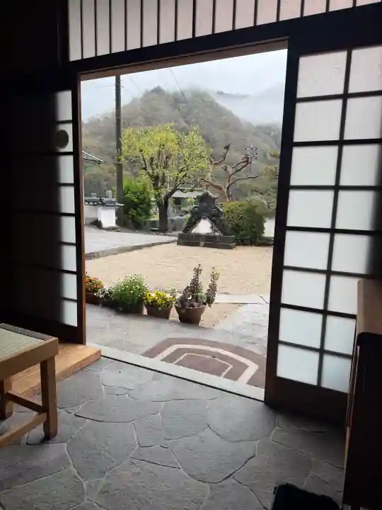 宝鏡寺の{uncategorized: "未分類", other: "その他", undefined: "問題あり", building: "その他建物", grave: "お墓", sacred_gate: "鳥居", guardian: "狛犬", statue: "像", buddha: "仏像", history: "歴史", nature: "自然", garden: "庭園", animal: "動物", pagoda: "塔", temizu: "手水舎", mountain_gate: "山門・神門", sanctuary: "本殿・本堂", subordinate: "末社・摂社", art: "芸術", scenery: "景色", jizo: "地蔵", ema: "絵馬", goshuin: "御朱印", omikuji: "おみくじ", items: "授与品その他", amulet: "お守り", goshuincho: "御朱印帳", eats: "食事", festival: "お祭り", votive_dance: "神楽", shichigosan: "七五三参", wedding: "結婚式", experience: "体験その他", initially: "初詣", around: "周辺", anti_infection: "感染症対策"}