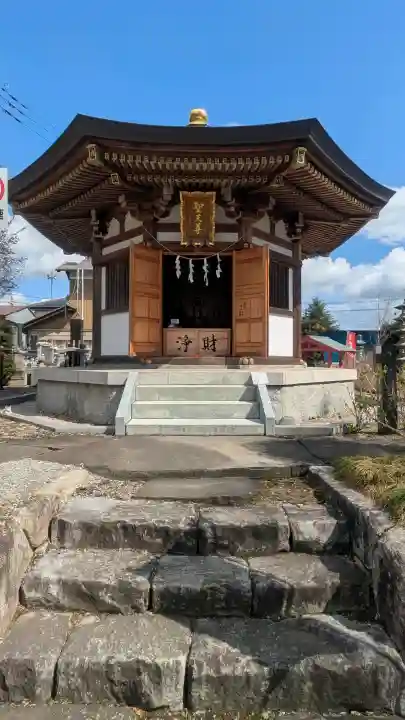 下野大師華蔵寺の{uncategorized: "未分類", other: "その他", undefined: "問題あり", building: "その他建物", grave: "お墓", sacred_gate: "鳥居", guardian: "狛犬", statue: "像", buddha: "仏像", history: "歴史", nature: "自然", garden: "庭園", animal: "動物", pagoda: "塔", temizu: "手水舎", mountain_gate: "山門・神門", sanctuary: "本殿・本堂", subordinate: "末社・摂社", art: "芸術", scenery: "景色", jizo: "地蔵", ema: "絵馬", goshuin: "御朱印", omikuji: "おみくじ", items: "授与品その他", amulet: "お守り", goshuincho: "御朱印帳", eats: "食事", festival: "お祭り", votive_dance: "神楽", shichigosan: "七五三参", wedding: "結婚式", experience: "体験その他", initially: "初詣", around: "周辺", anti_infection: "感染症対策"}