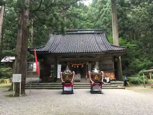 雄山神社中宮祈願殿の本殿・本堂