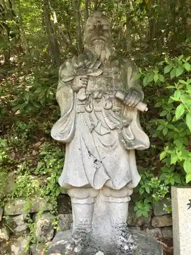 阿賀神社の像