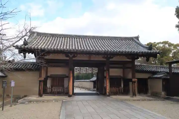 法隆寺の山門・神門