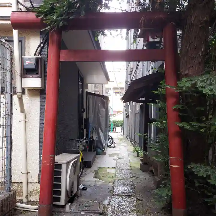 徳永稲荷大明神の鳥居