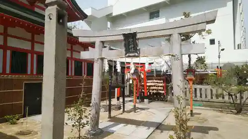 玉造稲荷神社の鳥居