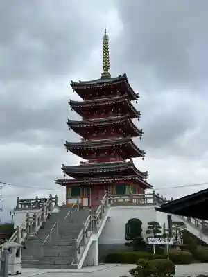 瀧寿山 普門院 観音寺の{uncategorized: "未分類", other: "その他", undefined: "問題あり", building: "その他建物", grave: "お墓", sacred_gate: "鳥居", guardian: "狛犬", statue: "像", buddha: "仏像", history: "歴史", nature: "自然", garden: "庭園", animal: "動物", pagoda: "塔", temizu: "手水舎", mountain_gate: "山門・神門", sanctuary: "本殿・本堂", subordinate: "末社・摂社", art: "芸術", scenery: "景色", jizo: "地蔵", ema: "絵馬", goshuin: "御朱印", omikuji: "おみくじ", items: "授与品その他", amulet: "お守り", goshuincho: "御朱印帳", eats: "食事", festival: "お祭り", votive_dance: "神楽", shichigosan: "七五三参", wedding: "結婚式", experience: "体験その他", initially: "初詣", around: "周辺", anti_infection: "感染症対策"}