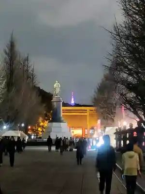 靖國神社の{uncategorized: "未分類", other: "その他", undefined: "問題あり", building: "その他建物", grave: "お墓", sacred_gate: "鳥居", guardian: "狛犬", statue: "像", buddha: "仏像", history: "歴史", nature: "自然", garden: "庭園", animal: "動物", pagoda: "塔", temizu: "手水舎", mountain_gate: "山門・神門", sanctuary: "本殿・本堂", subordinate: "末社・摂社", art: "芸術", scenery: "景色", jizo: "地蔵", ema: "絵馬", goshuin: "御朱印", omikuji: "おみくじ", items: "授与品その他", amulet: "お守り", goshuincho: "御朱印帳", eats: "食事", festival: "お祭り", votive_dance: "神楽", shichigosan: "七五三参", wedding: "結婚式", experience: "体験その他", initially: "初詣", around: "周辺", anti_infection: "感染症対策"}