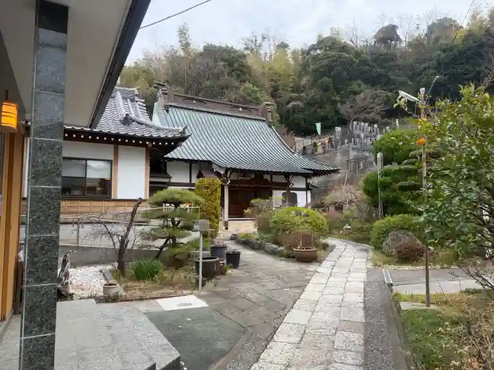 般若院の{uncategorized: "未分類", other: "その他", undefined: "問題あり", building: "その他建物", grave: "お墓", sacred_gate: "鳥居", guardian: "狛犬", statue: "像", buddha: "仏像", history: "歴史", nature: "自然", garden: "庭園", animal: "動物", pagoda: "塔", temizu: "手水舎", mountain_gate: "山門・神門", sanctuary: "本殿・本堂", subordinate: "末社・摂社", art: "芸術", scenery: "景色", jizo: "地蔵", ema: "絵馬", goshuin: "御朱印", omikuji: "おみくじ", items: "授与品その他", amulet: "お守り", goshuincho: "御朱印帳", eats: "食事", festival: "お祭り", votive_dance: "神楽", shichigosan: "七五三参", wedding: "結婚式", experience: "体験その他", initially: "初詣", around: "周辺", anti_infection: "感染症対策"}