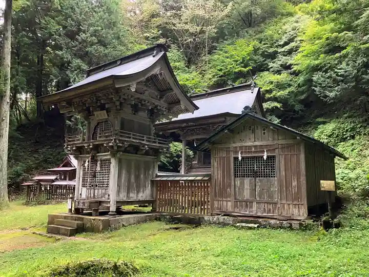 塩野神社の本殿・本堂