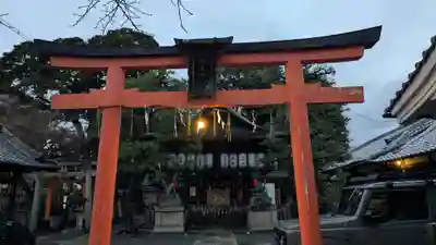 満足稲荷神社の鳥居