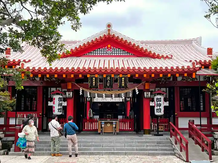 波上宮の本殿・本堂