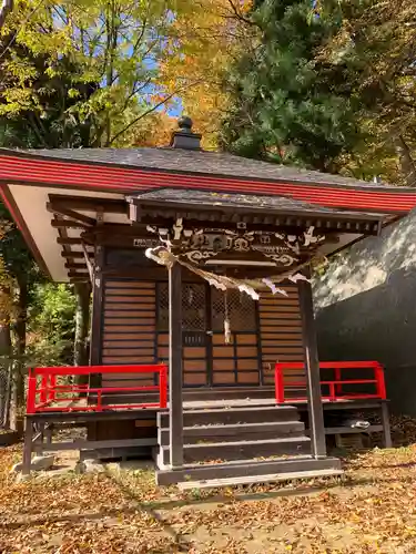 繋温泉神社の本殿