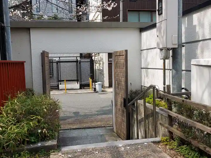 サムハラ神社 平野町護符所の{uncategorized: "未分類", other: "その他", undefined: "問題あり", building: "その他建物", grave: "お墓", sacred_gate: "鳥居", guardian: "狛犬", statue: "像", buddha: "仏像", history: "歴史", nature: "自然", garden: "庭園", animal: "動物", pagoda: "塔", temizu: "手水舎", mountain_gate: "山門・神門", sanctuary: "本殿・本堂", subordinate: "末社・摂社", art: "芸術", scenery: "景色", jizo: "地蔵", ema: "絵馬", goshuin: "御朱印", omikuji: "おみくじ", items: "授与品その他", amulet: "お守り", goshuincho: "御朱印帳", eats: "食事", festival: "お祭り", votive_dance: "神楽", shichigosan: "七五三参", wedding: "結婚式", experience: "体験その他", initially: "初詣", around: "周辺", anti_infection: "感染症対策"}