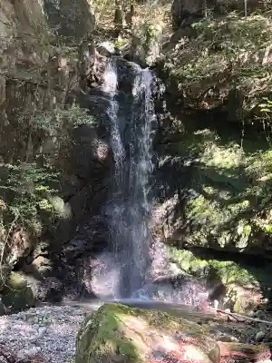 瀧神社の{uncategorized: "未分類", other: "その他", undefined: "問題あり", building: "その他建物", grave: "お墓", sacred_gate: "鳥居", guardian: "狛犬", statue: "像", buddha: "仏像", history: "歴史", nature: "自然", garden: "庭園", animal: "動物", pagoda: "塔", temizu: "手水舎", mountain_gate: "山門・神門", sanctuary: "本殿・本堂", subordinate: "末社・摂社", art: "芸術", scenery: "景色", jizo: "地蔵", ema: "絵馬", goshuin: "御朱印", omikuji: "おみくじ", items: "授与品その他", amulet: "お守り", goshuincho: "御朱印帳", eats: "食事", festival: "お祭り", votive_dance: "神楽", shichigosan: "七五三参", wedding: "結婚式", experience: "体験その他", initially: "初詣", around: "周辺", anti_infection: "感染症対策"}