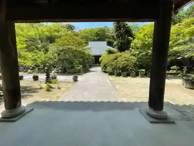 伊勢の国 四天王寺の{uncategorized: "未分類", other: "その他", undefined: "問題あり", building: "その他建物", grave: "お墓", sacred_gate: "鳥居", guardian: "狛犬", statue: "像", buddha: "仏像", history: "歴史", nature: "自然", garden: "庭園", animal: "動物", pagoda: "塔", temizu: "手水舎", mountain_gate: "山門・神門", sanctuary: "本殿・本堂", subordinate: "末社・摂社", art: "芸術", scenery: "景色", jizo: "地蔵", ema: "絵馬", goshuin: "御朱印", omikuji: "おみくじ", items: "授与品その他", amulet: "お守り", goshuincho: "御朱印帳", eats: "食事", festival: "お祭り", votive_dance: "神楽", shichigosan: "七五三参", wedding: "結婚式", experience: "体験その他", initially: "初詣", around: "周辺", anti_infection: "感染症対策"}
