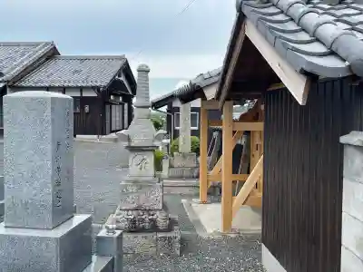 西徳寺の{uncategorized: "未分類", other: "その他", undefined: "問題あり", building: "その他建物", grave: "お墓", sacred_gate: "鳥居", guardian: "狛犬", statue: "像", buddha: "仏像", history: "歴史", nature: "自然", garden: "庭園", animal: "動物", pagoda: "塔", temizu: "手水舎", mountain_gate: "山門・神門", sanctuary: "本殿・本堂", subordinate: "末社・摂社", art: "芸術", scenery: "景色", jizo: "地蔵", ema: "絵馬", goshuin: "御朱印", omikuji: "おみくじ", items: "授与品その他", amulet: "お守り", goshuincho: "御朱印帳", eats: "食事", festival: "お祭り", votive_dance: "神楽", shichigosan: "七五三参", wedding: "結婚式", experience: "体験その他", initially: "初詣", around: "周辺", anti_infection: "感染症対策"}