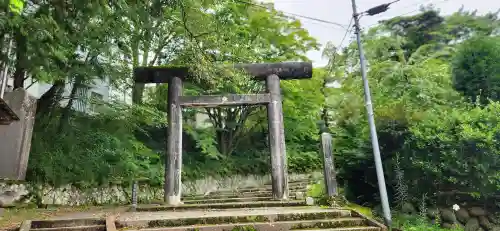 神明社の鳥居