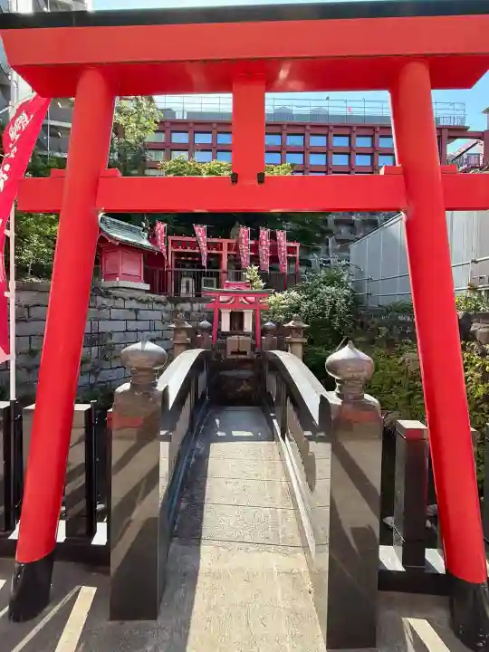 開運出世稲荷(延命院境内社)の{uncategorized: "未分類", other: "その他", undefined: "問題あり", building: "その他建物", grave: "お墓", sacred_gate: "鳥居", guardian: "狛犬", statue: "像", buddha: "仏像", history: "歴史", nature: "自然", garden: "庭園", animal: "動物", pagoda: "塔", temizu: "手水舎", mountain_gate: "山門・神門", sanctuary: "本殿・本堂", subordinate: "末社・摂社", art: "芸術", scenery: "景色", jizo: "地蔵", ema: "絵馬", goshuin: "御朱印", omikuji: "おみくじ", items: "授与品その他", amulet: "お守り", goshuincho: "御朱印帳", eats: "食事", festival: "お祭り", votive_dance: "神楽", shichigosan: "七五三参", wedding: "結婚式", experience: "体験その他", initially: "初詣", around: "周辺", anti_infection: "感染症対策"}