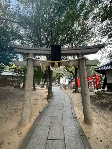 蜂田神社の{uncategorized: "未分類", other: "その他", undefined: "問題あり", building: "その他建物", grave: "お墓", sacred_gate: "鳥居", guardian: "狛犬", statue: "像", buddha: "仏像", history: "歴史", nature: "自然", garden: "庭園", animal: "動物", pagoda: "塔", temizu: "手水舎", mountain_gate: "山門・神門", sanctuary: "本殿・本堂", subordinate: "末社・摂社", art: "芸術", scenery: "景色", jizo: "地蔵", ema: "絵馬", goshuin: "御朱印", omikuji: "おみくじ", items: "授与品その他", amulet: "お守り", goshuincho: "御朱印帳", eats: "食事", festival: "お祭り", votive_dance: "神楽", shichigosan: "七五三参", wedding: "結婚式", experience: "体験その他", initially: "初詣", around: "周辺", anti_infection: "感染症対策"}