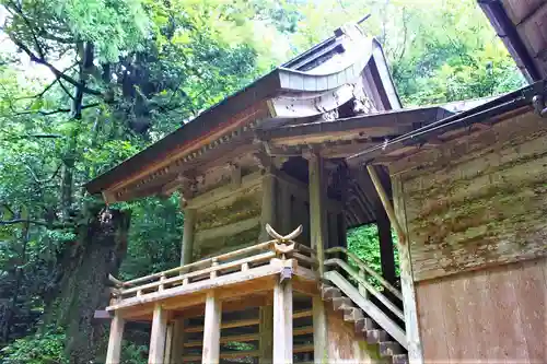 久多美神社の本殿