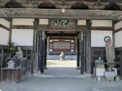 西福寺の{uncategorized: "未分類", other: "その他", undefined: "問題あり", building: "その他建物", grave: "お墓", sacred_gate: "鳥居", guardian: "狛犬", statue: "像", buddha: "仏像", history: "歴史", nature: "自然", garden: "庭園", animal: "動物", pagoda: "塔", temizu: "手水舎", mountain_gate: "山門・神門", sanctuary: "本殿・本堂", subordinate: "末社・摂社", art: "芸術", scenery: "景色", jizo: "地蔵", ema: "絵馬", goshuin: "御朱印", omikuji: "おみくじ", items: "授与品その他", amulet: "お守り", goshuincho: "御朱印帳", eats: "食事", festival: "お祭り", votive_dance: "神楽", shichigosan: "七五三参", wedding: "結婚式", experience: "体験その他", initially: "初詣", around: "周辺", anti_infection: "感染症対策"}