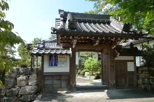 西教寺の山門