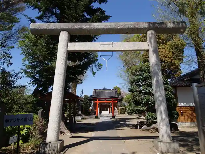 足立神社の鳥居