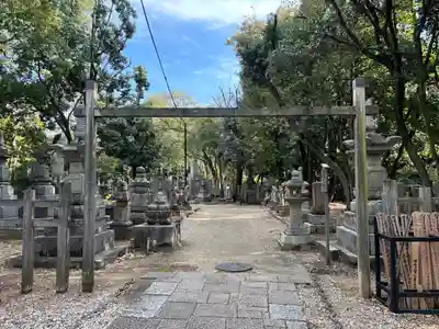 八事山 興正寺の山門・神門