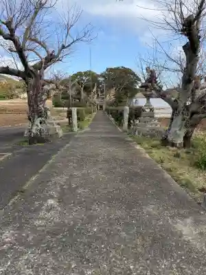 赤木日枝神社の{uncategorized: "未分類", other: "その他", undefined: "問題あり", building: "その他建物", grave: "お墓", sacred_gate: "鳥居", guardian: "狛犬", statue: "像", buddha: "仏像", history: "歴史", nature: "自然", garden: "庭園", animal: "動物", pagoda: "塔", temizu: "手水舎", mountain_gate: "山門・神門", sanctuary: "本殿・本堂", subordinate: "末社・摂社", art: "芸術", scenery: "景色", jizo: "地蔵", ema: "絵馬", goshuin: "御朱印", omikuji: "おみくじ", items: "授与品その他", amulet: "お守り", goshuincho: "御朱印帳", eats: "食事", festival: "お祭り", votive_dance: "神楽", shichigosan: "七五三参", wedding: "結婚式", experience: "体験その他", initially: "初詣", around: "周辺", anti_infection: "感染症対策"}