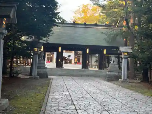 帯廣神社の山門・神門