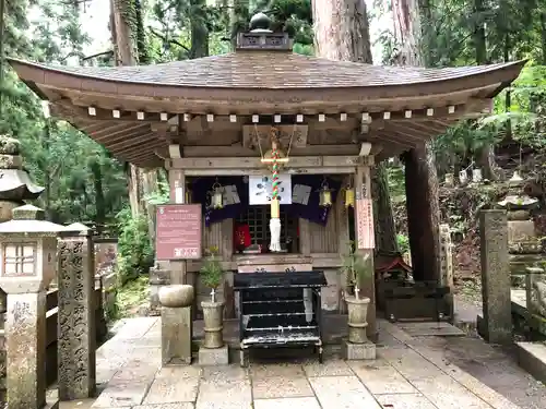 高野山金剛峯寺奥の院(和歌山県)