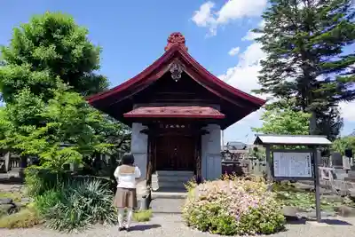 三宝寺の本殿・本堂