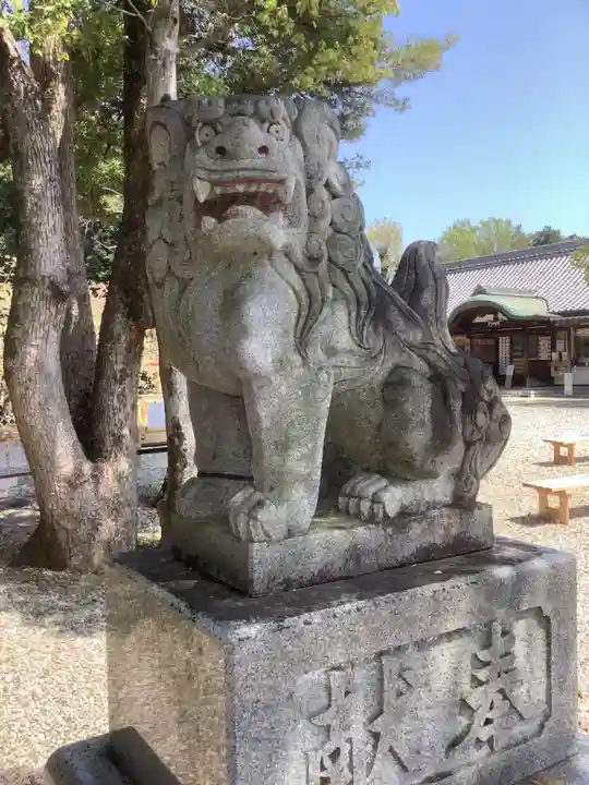 上地八幡宮の狛犬
