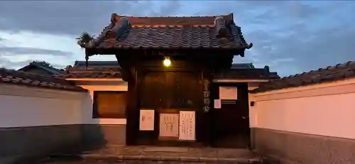 珊瑚寺の山門・神門