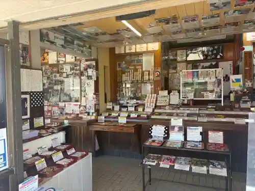 舘山寺の{uncategorized: "未分類", other: "その他", undefined: "問題あり", building: "その他建物", grave: "お墓", sacred_gate: "鳥居", guardian: "狛犬", statue: "像", buddha: "仏像", history: "歴史", nature: "自然", garden: "庭園", animal: "動物", pagoda: "塔", temizu: "手水舎", mountain_gate: "山門・神門", sanctuary: "本殿・本堂", subordinate: "末社・摂社", art: "芸術", scenery: "景色", jizo: "地蔵", ema: "絵馬", goshuin: "御朱印", omikuji: "おみくじ", items: "授与品その他", amulet: "お守り", goshuincho: "御朱印帳", eats: "食事", festival: "お祭り", votive_dance: "神楽", shichigosan: "七五三参", wedding: "結婚式", experience: "体験その他", initially: "初詣", around: "周辺", anti_infection: "感染症対策"}