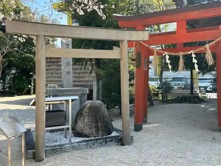 殖栗神社の{uncategorized: "未分類", other: "その他", undefined: "問題あり", building: "その他建物", grave: "お墓", sacred_gate: "鳥居", guardian: "狛犬", statue: "像", buddha: "仏像", history: "歴史", nature: "自然", garden: "庭園", animal: "動物", pagoda: "塔", temizu: "手水舎", mountain_gate: "山門・神門", sanctuary: "本殿・本堂", subordinate: "末社・摂社", art: "芸術", scenery: "景色", jizo: "地蔵", ema: "絵馬", goshuin: "御朱印", omikuji: "おみくじ", items: "授与品その他", amulet: "お守り", goshuincho: "御朱印帳", eats: "食事", festival: "お祭り", votive_dance: "神楽", shichigosan: "七五三参", wedding: "結婚式", experience: "体験その他", initially: "初詣", around: "周辺", anti_infection: "感染症対策"}