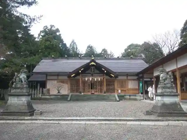 足羽神社の{uncategorized: "未分類", other: "その他", undefined: "問題あり", building: "その他建物", grave: "お墓", sacred_gate: "鳥居", guardian: "狛犬", statue: "像", buddha: "仏像", history: "歴史", nature: "自然", garden: "庭園", animal: "動物", pagoda: "塔", temizu: "手水舎", mountain_gate: "山門・神門", sanctuary: "本殿・本堂", subordinate: "末社・摂社", art: "芸術", scenery: "景色", jizo: "地蔵", ema: "絵馬", goshuin: "御朱印", omikuji: "おみくじ", items: "授与品その他", amulet: "お守り", goshuincho: "御朱印帳", eats: "食事", festival: "お祭り", votive_dance: "神楽", shichigosan: "七五三参", wedding: "結婚式", experience: "体験その他", initially: "初詣", around: "周辺", anti_infection: "感染症対策"}
