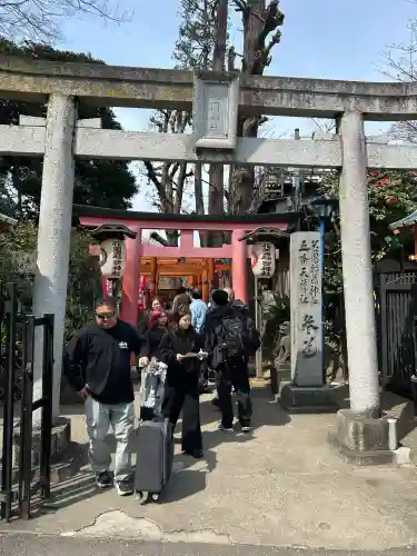 花園稲荷神社の{uncategorized: "未分類", other: "その他", undefined: "問題あり", building: "その他建物", grave: "お墓", sacred_gate: "鳥居", guardian: "狛犬", statue: "像", buddha: "仏像", history: "歴史", nature: "自然", garden: "庭園", animal: "動物", pagoda: "塔", temizu: "手水舎", mountain_gate: "山門・神門", sanctuary: "本殿・本堂", subordinate: "末社・摂社", art: "芸術", scenery: "景色", jizo: "地蔵", ema: "絵馬", goshuin: "御朱印", omikuji: "おみくじ", items: "授与品その他", amulet: "お守り", goshuincho: "御朱印帳", eats: "食事", festival: "お祭り", votive_dance: "神楽", shichigosan: "七五三参", wedding: "結婚式", experience: "体験その他", initially: "初詣", around: "周辺", anti_infection: "感染症対策"}