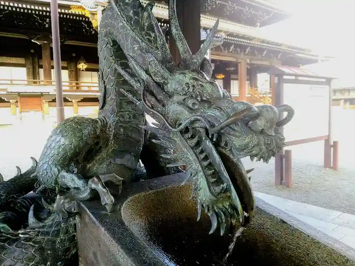 東本願寺(真宗本廟)の手水舎