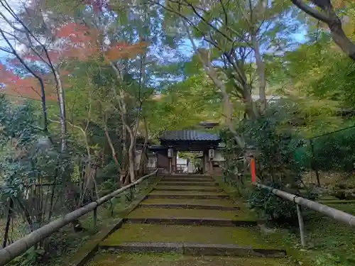 山科聖天 雙林院（双林院）　の山門・神門