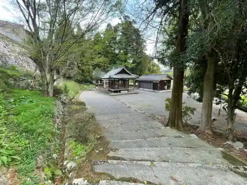 瀧之宮神社の{uncategorized: "未分類", other: "その他", undefined: "問題あり", building: "その他建物", grave: "お墓", sacred_gate: "鳥居", guardian: "狛犬", statue: "像", buddha: "仏像", history: "歴史", nature: "自然", garden: "庭園", animal: "動物", pagoda: "塔", temizu: "手水舎", mountain_gate: "山門・神門", sanctuary: "本殿・本堂", subordinate: "末社・摂社", art: "芸術", scenery: "景色", jizo: "地蔵", ema: "絵馬", goshuin: "御朱印", omikuji: "おみくじ", items: "授与品その他", amulet: "お守り", goshuincho: "御朱印帳", eats: "食事", festival: "お祭り", votive_dance: "神楽", shichigosan: "七五三参", wedding: "結婚式", experience: "体験その他", initially: "初詣", around: "周辺", anti_infection: "感染症対策"}