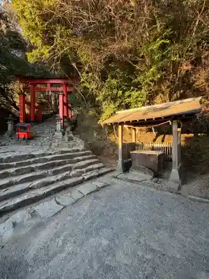 神倉神社（熊野速玉大社摂社）の{uncategorized: "未分類", other: "その他", undefined: "問題あり", building: "その他建物", grave: "お墓", sacred_gate: "鳥居", guardian: "狛犬", statue: "像", buddha: "仏像", history: "歴史", nature: "自然", garden: "庭園", animal: "動物", pagoda: "塔", temizu: "手水舎", mountain_gate: "山門・神門", sanctuary: "本殿・本堂", subordinate: "末社・摂社", art: "芸術", scenery: "景色", jizo: "地蔵", ema: "絵馬", goshuin: "御朱印", omikuji: "おみくじ", items: "授与品その他", amulet: "お守り", goshuincho: "御朱印帳", eats: "食事", festival: "お祭り", votive_dance: "神楽", shichigosan: "七五三参", wedding: "結婚式", experience: "体験その他", initially: "初詣", around: "周辺", anti_infection: "感染症対策"}
