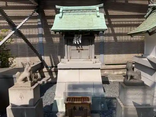 三松稲荷・活動大黒天の本殿・本堂