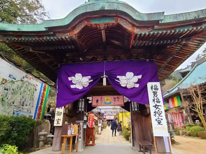 大聖院の山門・神門
