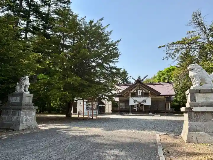 鹿追神社の{uncategorized: "未分類", other: "その他", undefined: "問題あり", building: "その他建物", grave: "お墓", sacred_gate: "鳥居", guardian: "狛犬", statue: "像", buddha: "仏像", history: "歴史", nature: "自然", garden: "庭園", animal: "動物", pagoda: "塔", temizu: "手水舎", mountain_gate: "山門・神門", sanctuary: "本殿・本堂", subordinate: "末社・摂社", art: "芸術", scenery: "景色", jizo: "地蔵", ema: "絵馬", goshuin: "御朱印", omikuji: "おみくじ", items: "授与品その他", amulet: "お守り", goshuincho: "御朱印帳", eats: "食事", festival: "お祭り", votive_dance: "神楽", shichigosan: "七五三参", wedding: "結婚式", experience: "体験その他", initially: "初詣", around: "周辺", anti_infection: "感染症対策"}