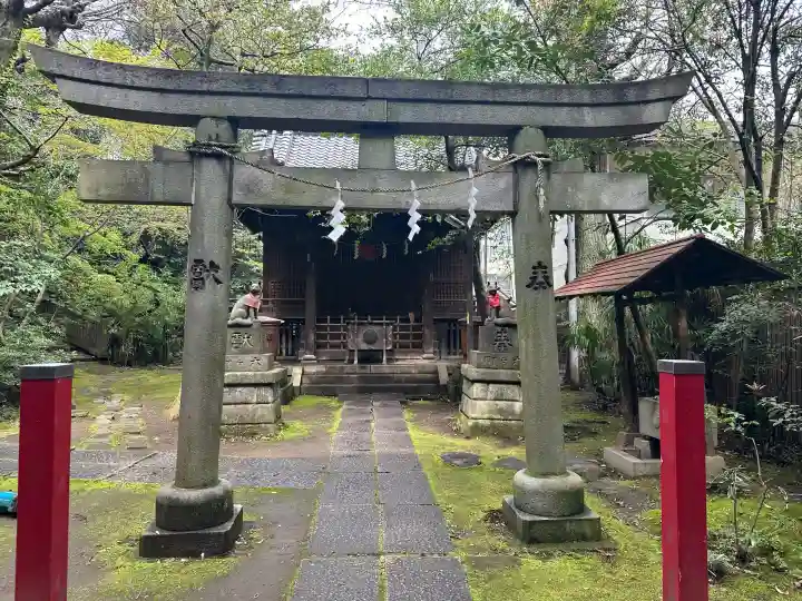 赤坂氷川神社の{uncategorized: "未分類", other: "その他", undefined: "問題あり", building: "その他建物", grave: "お墓", sacred_gate: "鳥居", guardian: "狛犬", statue: "像", buddha: "仏像", history: "歴史", nature: "自然", garden: "庭園", animal: "動物", pagoda: "塔", temizu: "手水舎", mountain_gate: "山門・神門", sanctuary: "本殿・本堂", subordinate: "末社・摂社", art: "芸術", scenery: "景色", jizo: "地蔵", ema: "絵馬", goshuin: "御朱印", omikuji: "おみくじ", items: "授与品その他", amulet: "お守り", goshuincho: "御朱印帳", eats: "食事", festival: "お祭り", votive_dance: "神楽", shichigosan: "七五三参", wedding: "結婚式", experience: "体験その他", initially: "初詣", around: "周辺", anti_infection: "感染症対策"}