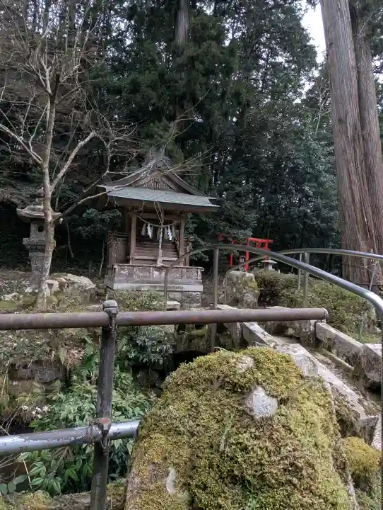 粟鹿神社の{uncategorized: "未分類", other: "その他", undefined: "問題あり", building: "その他建物", grave: "お墓", sacred_gate: "鳥居", guardian: "狛犬", statue: "像", buddha: "仏像", history: "歴史", nature: "自然", garden: "庭園", animal: "動物", pagoda: "塔", temizu: "手水舎", mountain_gate: "山門・神門", sanctuary: "本殿・本堂", subordinate: "末社・摂社", art: "芸術", scenery: "景色", jizo: "地蔵", ema: "絵馬", goshuin: "御朱印", omikuji: "おみくじ", items: "授与品その他", amulet: "お守り", goshuincho: "御朱印帳", eats: "食事", festival: "お祭り", votive_dance: "神楽", shichigosan: "七五三参", wedding: "結婚式", experience: "体験その他", initially: "初詣", around: "周辺", anti_infection: "感染症対策"}