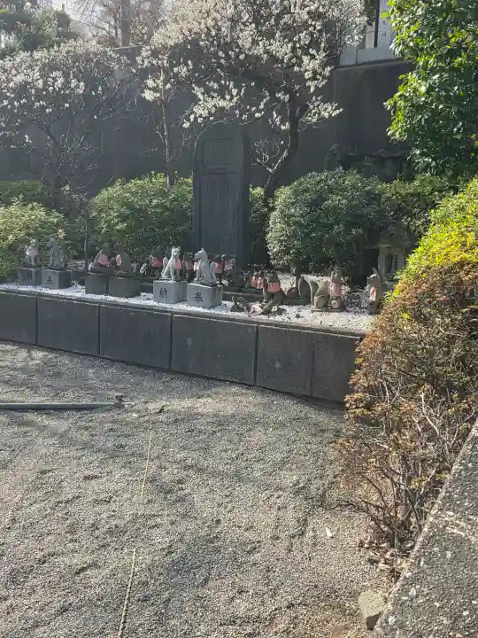 赤羽八幡神社の{uncategorized: "未分類", other: "その他", undefined: "問題あり", building: "その他建物", grave: "お墓", sacred_gate: "鳥居", guardian: "狛犬", statue: "像", buddha: "仏像", history: "歴史", nature: "自然", garden: "庭園", animal: "動物", pagoda: "塔", temizu: "手水舎", mountain_gate: "山門・神門", sanctuary: "本殿・本堂", subordinate: "末社・摂社", art: "芸術", scenery: "景色", jizo: "地蔵", ema: "絵馬", goshuin: "御朱印", omikuji: "おみくじ", items: "授与品その他", amulet: "お守り", goshuincho: "御朱印帳", eats: "食事", festival: "お祭り", votive_dance: "神楽", shichigosan: "七五三参", wedding: "結婚式", experience: "体験その他", initially: "初詣", around: "周辺", anti_infection: "感染症対策"}