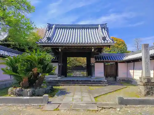 上宮寺の山門